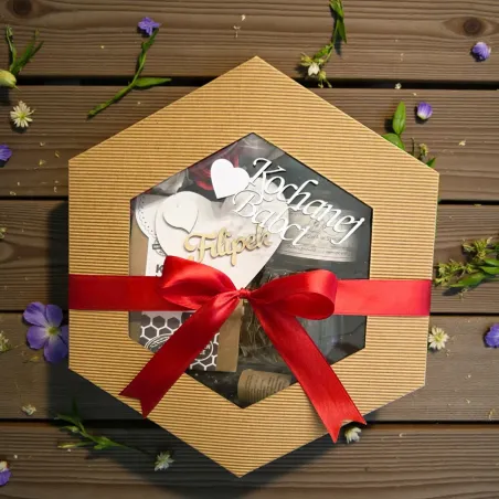 Dedykacja „Kochanej Babci” na wieczku