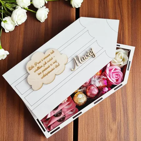 Kredkowy box z dedykacją i podpisem ucznia