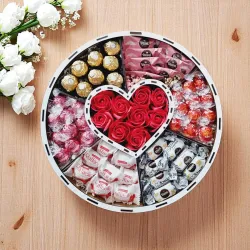 Wnętrze pudełka dla wychowawcy