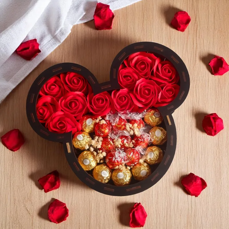 Czarny box dla nauczycielki – Ferrero, Lindor i czerwone róże