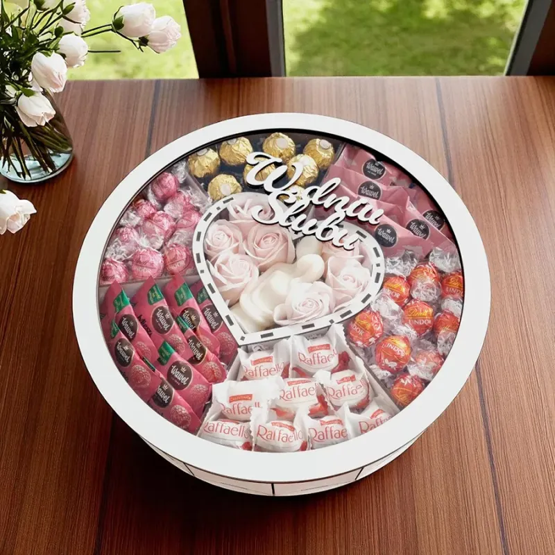 Ślubne pudełko z napisem W dniu ślubu