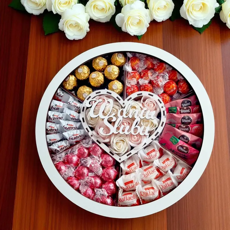 Okrągłe pudełko ślubne z napisem W dniu ślubu