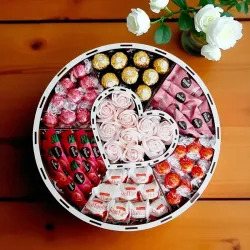 Wnętrze pudełka dla świadkowej z różami