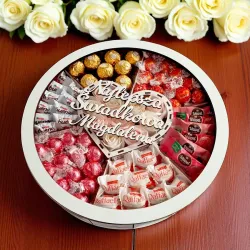 Pudełko dla świadkowej z imieniem i różowym sercem