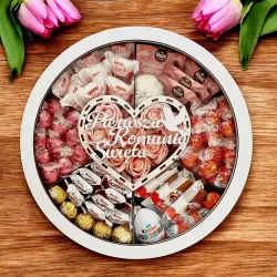 Wnętrze komunijnego pudełka ze słodyczami