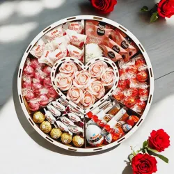 Komunijne pudełko z napisem i gołębiem