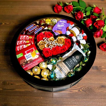 Czarne walentynkowe pudełko z napisem Kocham Cię