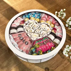 Ślubne pudełko z napisem W dniu ślubu i transparentnym wieczkiem