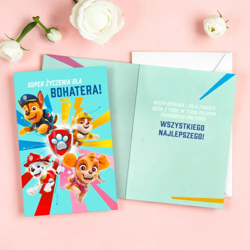 Karnet Psi Patrol z białą kopertą i życzeniami dla małego bohatera.