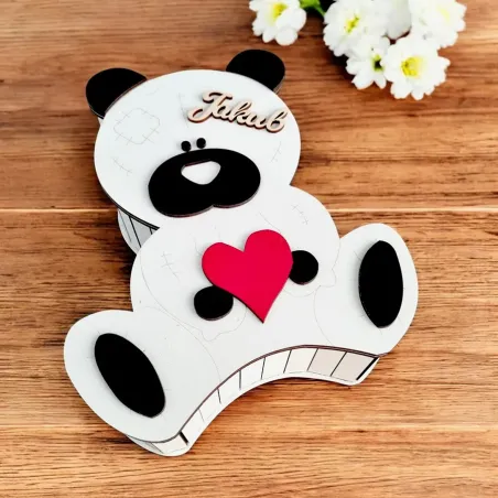 Wieczko pudełka z misiem, imieniem i małym czerwonym serduszkiem