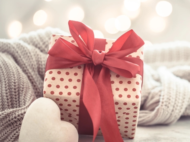 Zestawy prezentowe, które naprawdę się sprzedają – co wybierają klienci?
